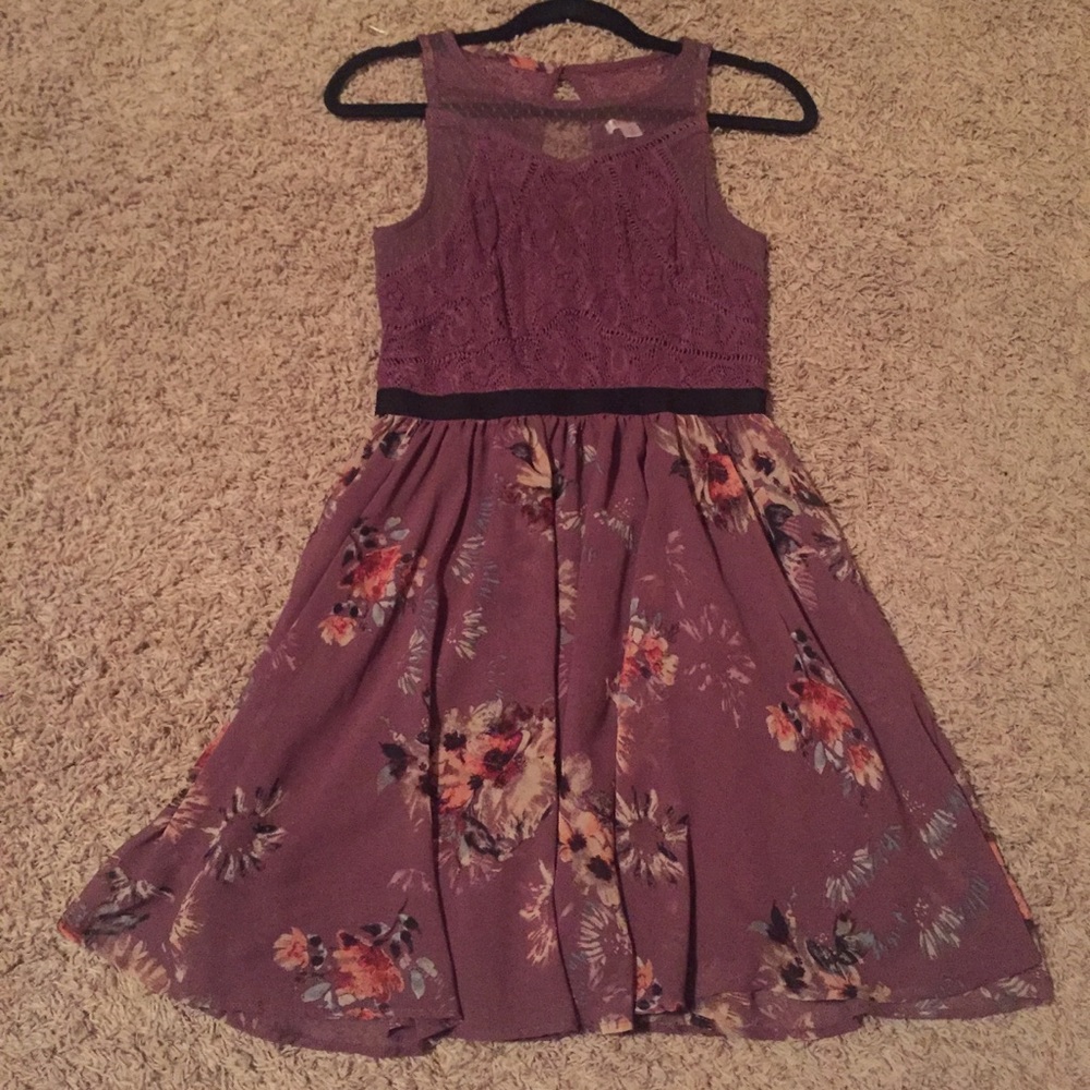 💜 2 for $20 💜 Purple Floral and Lace Dress